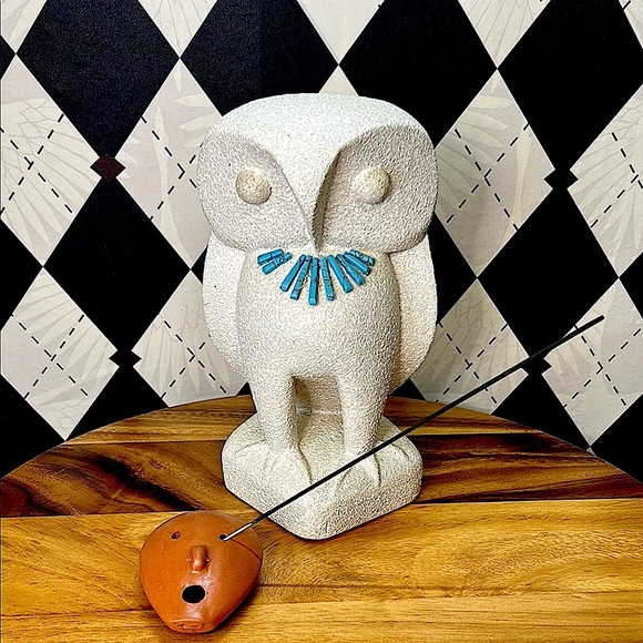 Mid-Century Modern Textured Owl Sculpture with Turquoise Detail – Artisan Style - Picture 6 of 9
